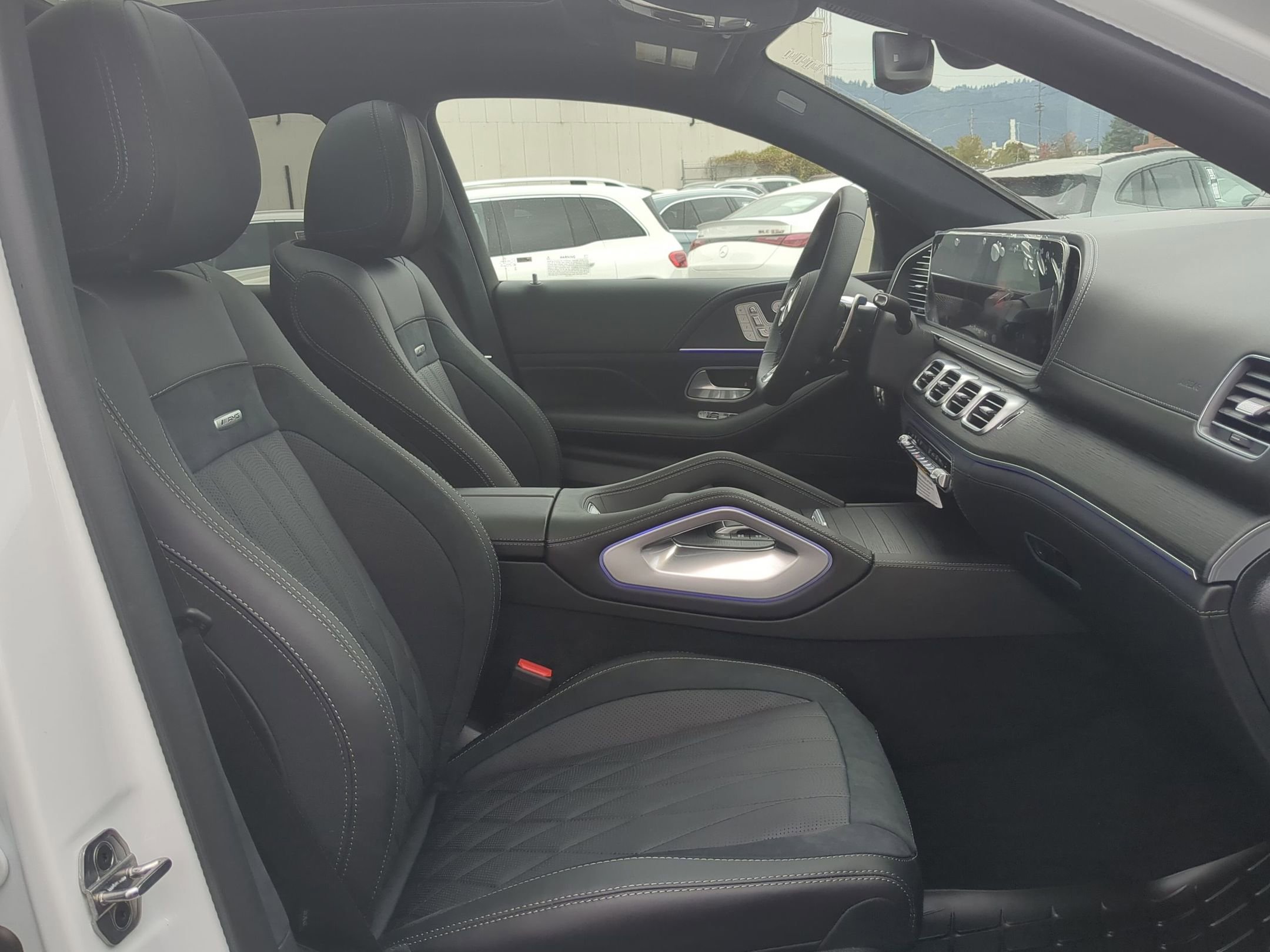 New 2026 MANUFAKTUR Moonlight White Metallic Mercedes-Benz AMG® GLE 63 S 4MATIC+ Coupe image 60