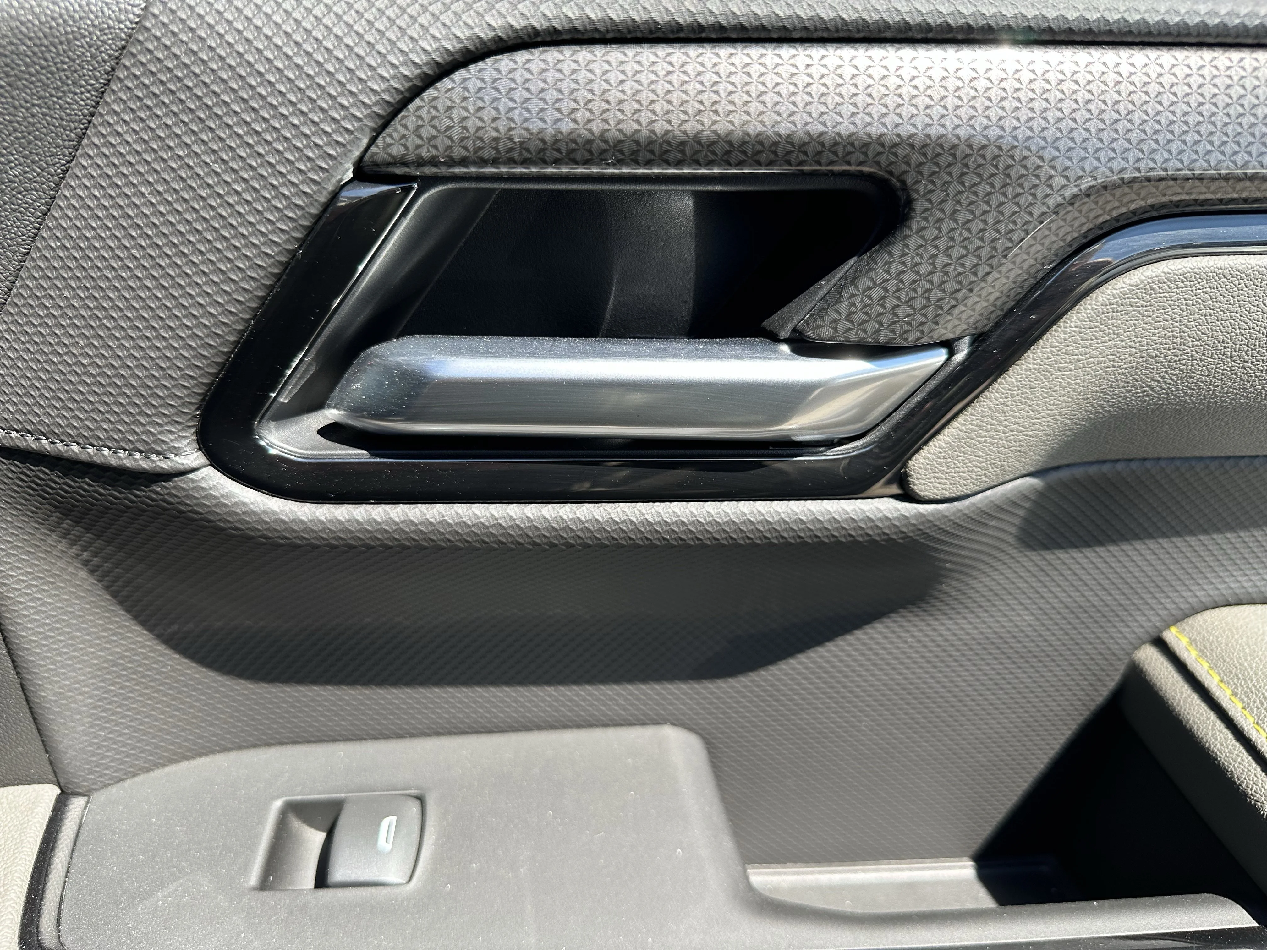 Certified Used 2025  Chevrolet ZR2 image 23