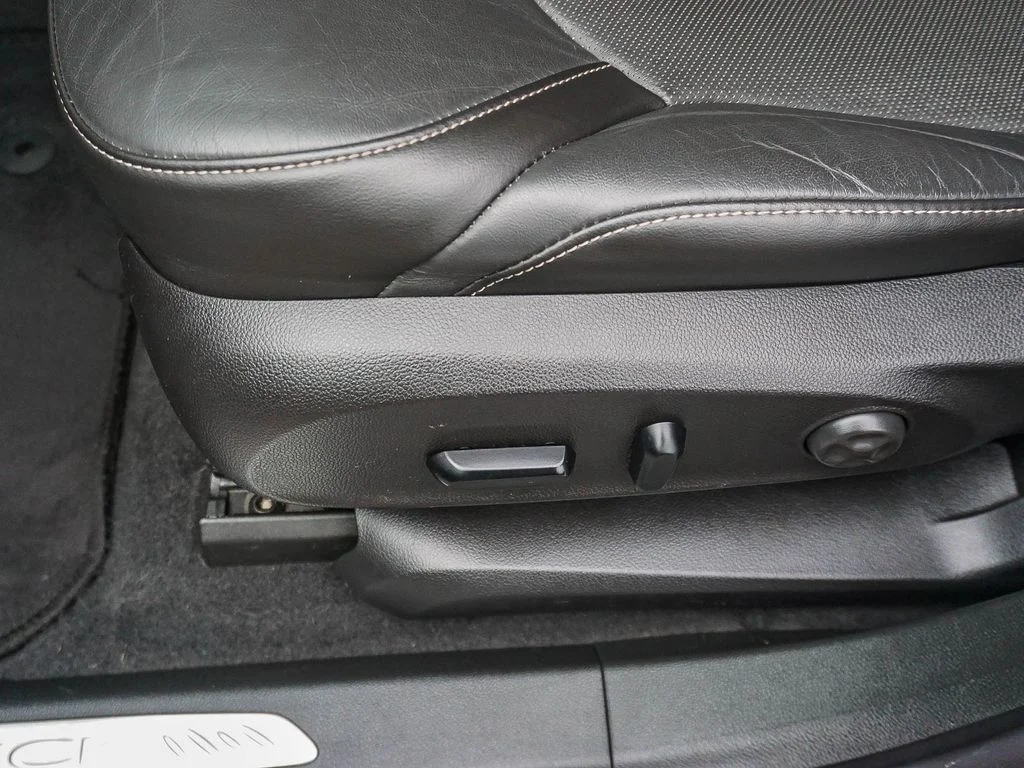 Used 2017 White Buick Essence image 20