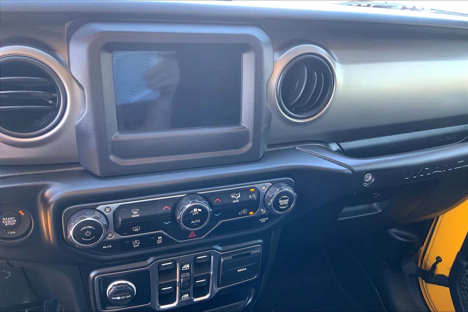 Used 2020 Hellayella Clearcoat Jeep Sport S image 34