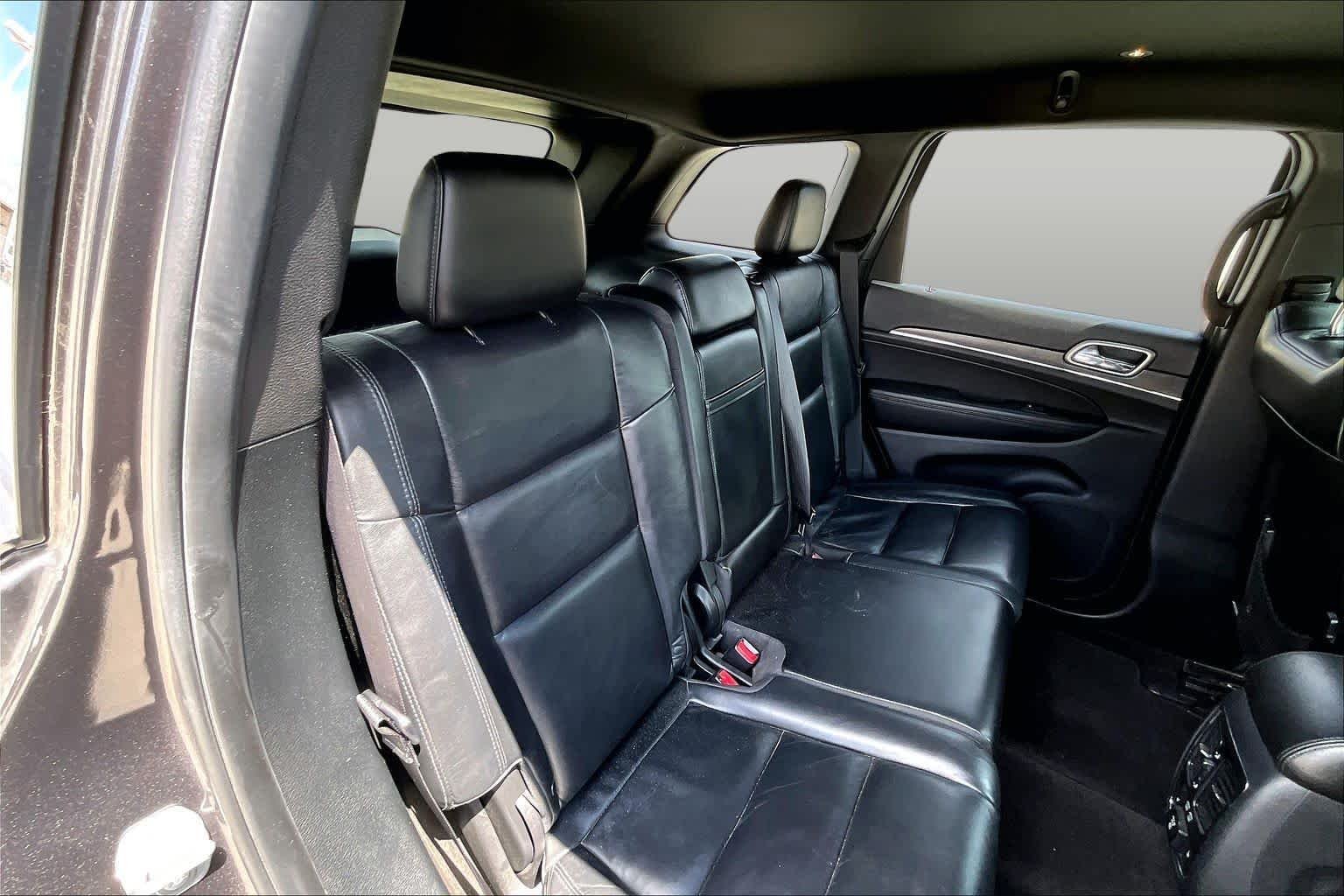 Used 2018 Granite Crystal Metallic Clearcoat Jeep Limited image 18