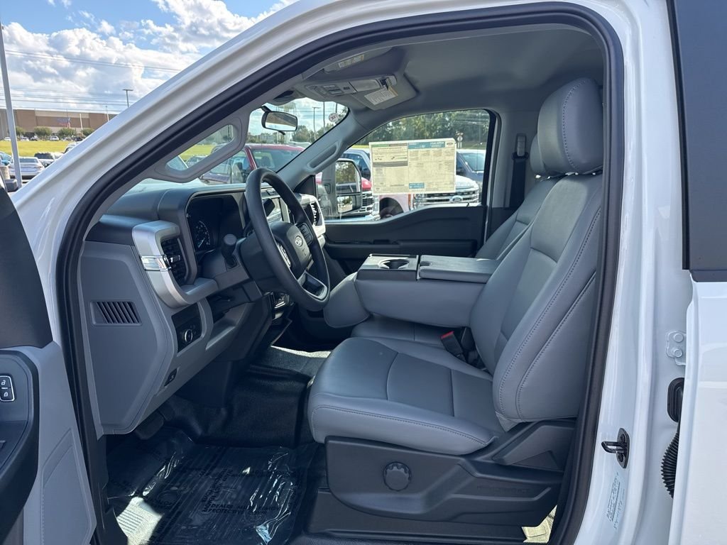 2026 Ford F-350 Super Duty Chassis Cab XL - Photo 10