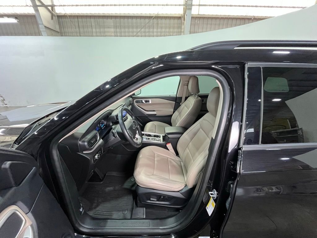 Used 2023 Black Ford XLT image 16
