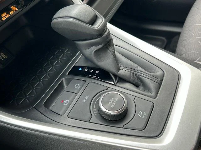 Certified Used 2025 MAGNETIC GRAY MET. Toyota  image 60