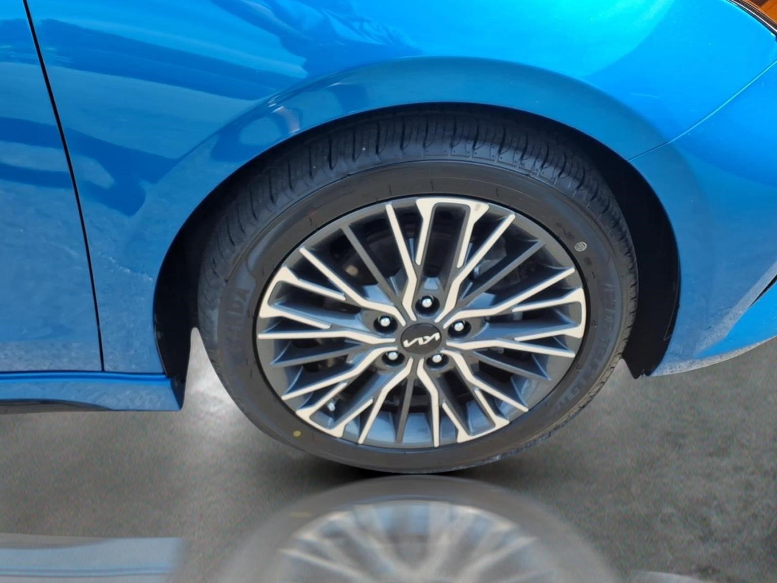 Used 2024 Sporty Blue Spb Kia GT-Line image 10