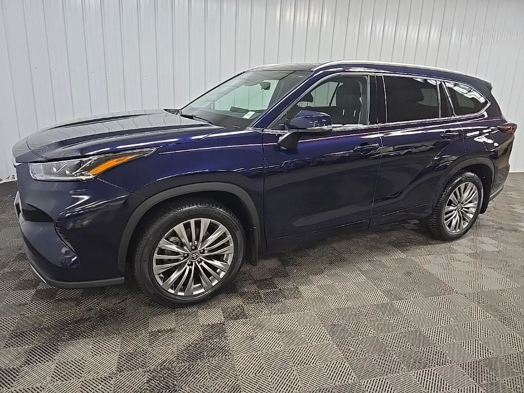 Used 2024  Toyota Platinum image 6