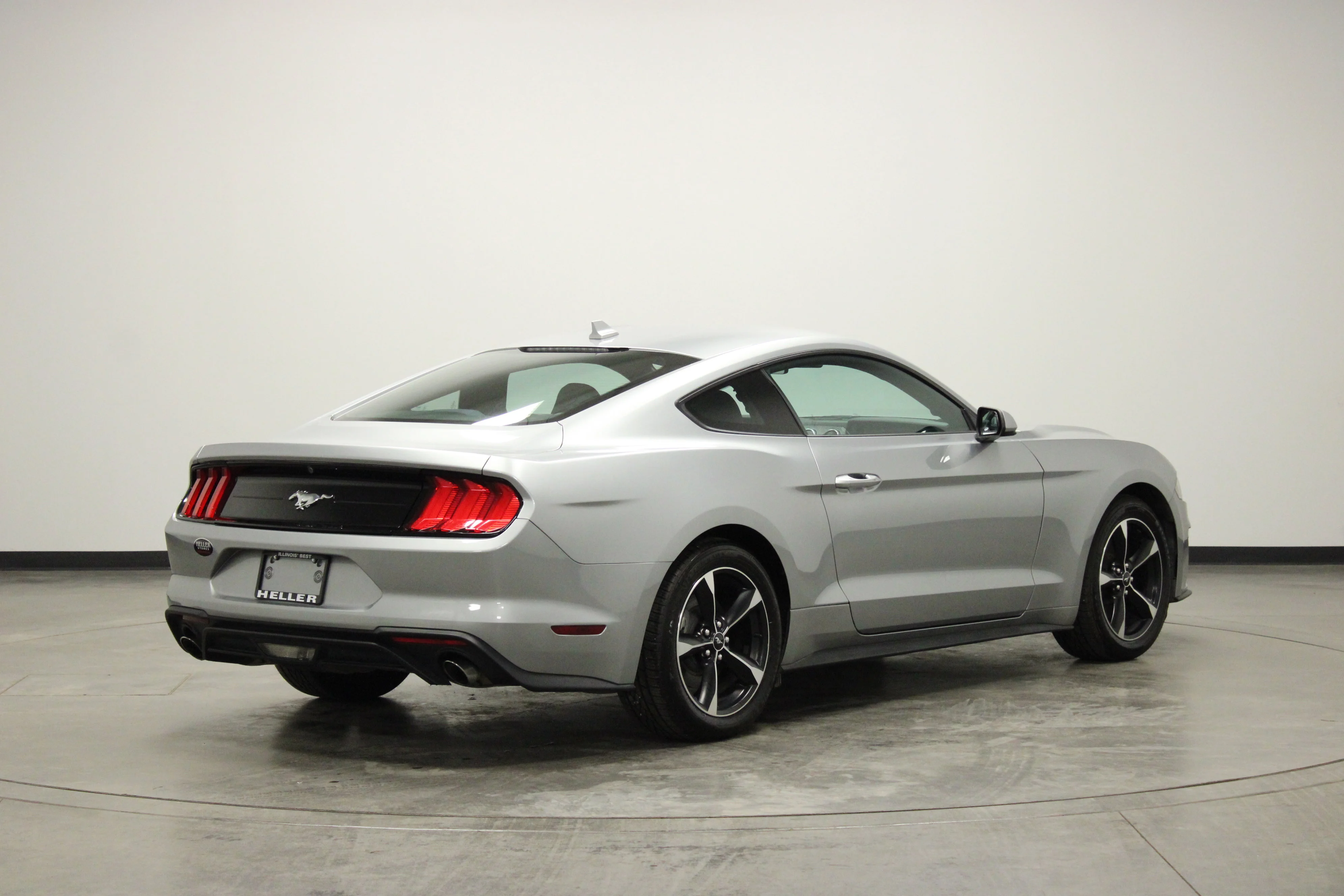 2022 Ford Mustang EcoBoost - Photo 8
