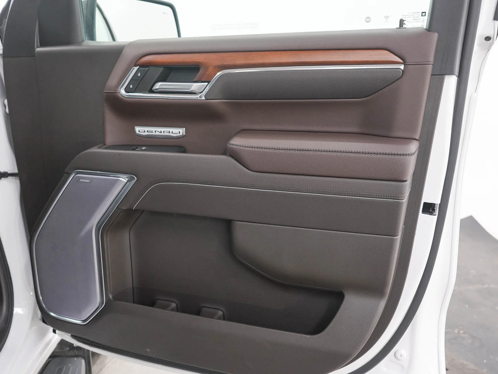 Used 2023 White Frost GMC Denali image 11