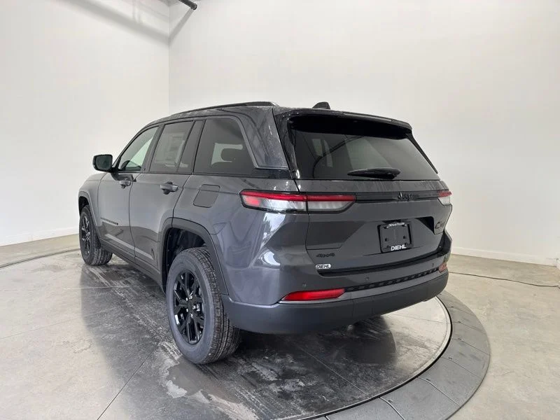 New 2026 Baltic Gray Metallic Clearcoat Jeep Altitude image 5