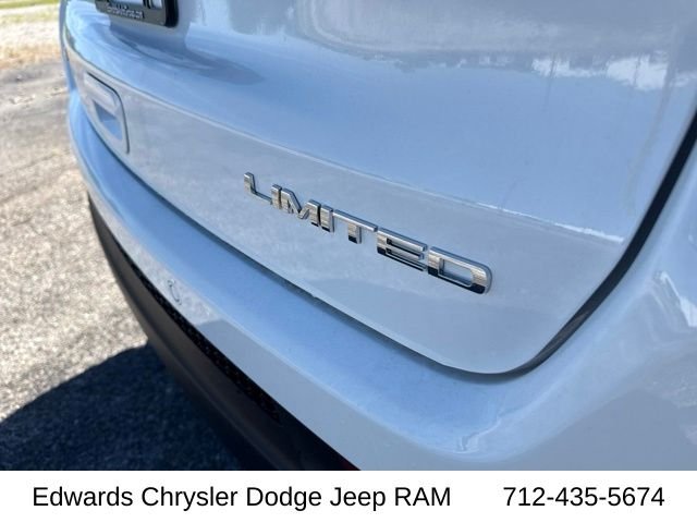 New 2026 Bright White Clear-Coat Exterior Paint Jeep Limited image 11