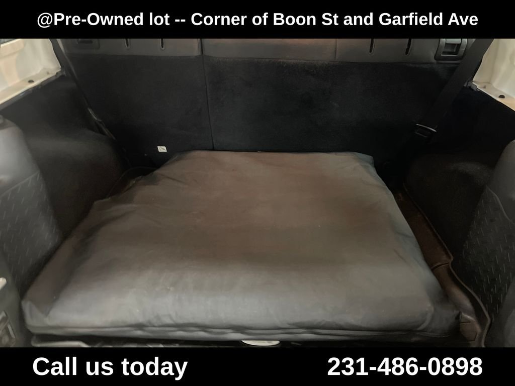 Used 2015 Silver Jeep Unlimited Sport image 27