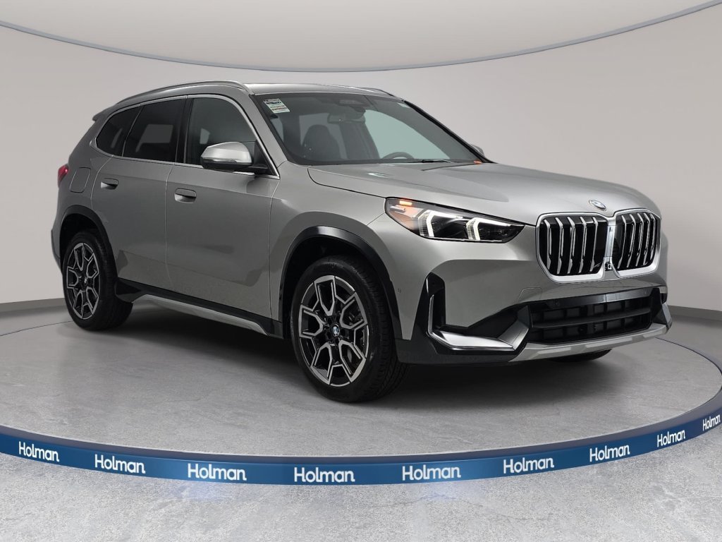 New 2026 Space Silver Metallic BMW xDrive28i image 3