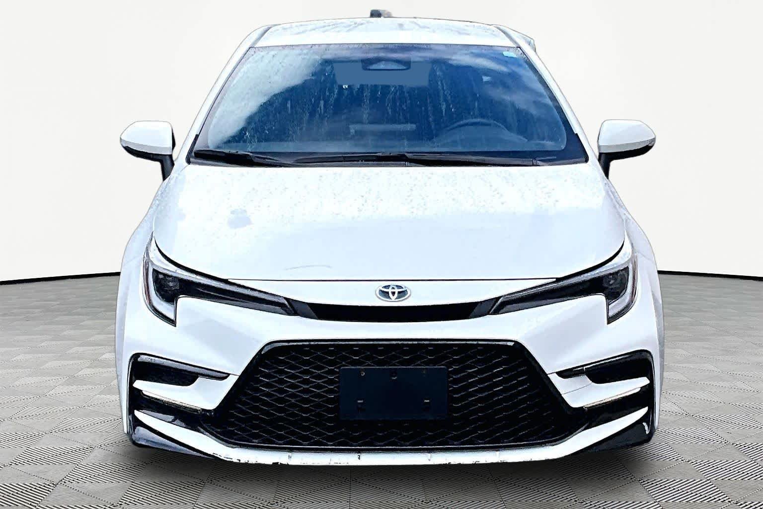 Used 2024 Ice Cap Toyota Hybrid SE image 4