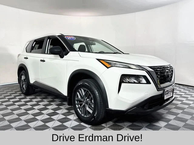 Used 2021 White Nissan S image 1