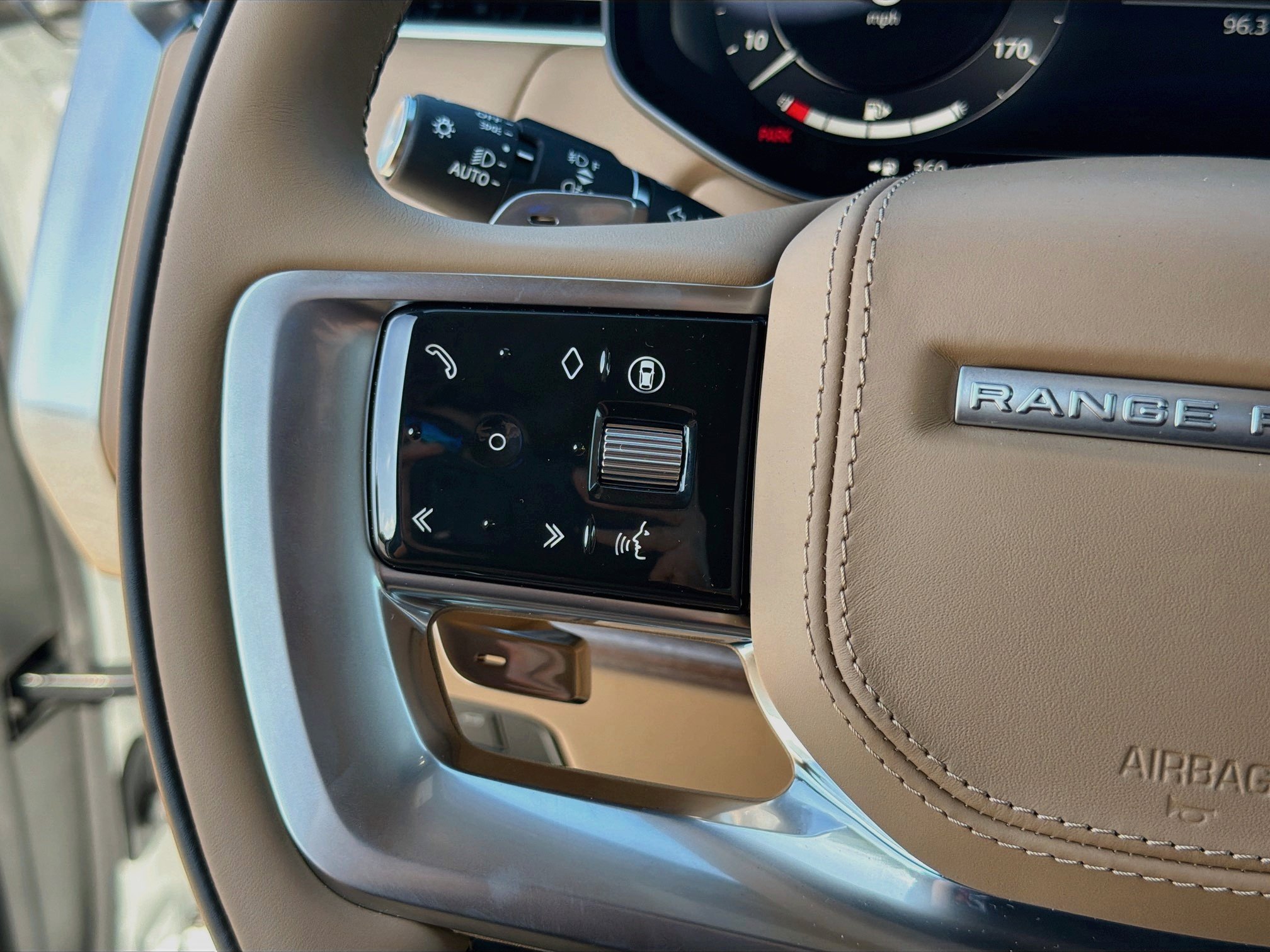 New 2026 Fuji White Land Rover SE image 39