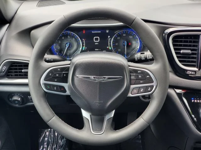 Used 2025 Fathom Blue Pearlcoat Chrysler Select image 22