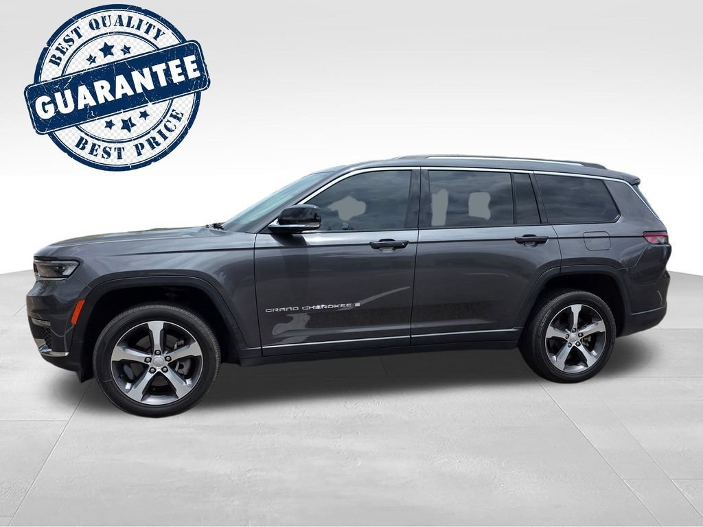 Used 2023  Jeep Limited image 3