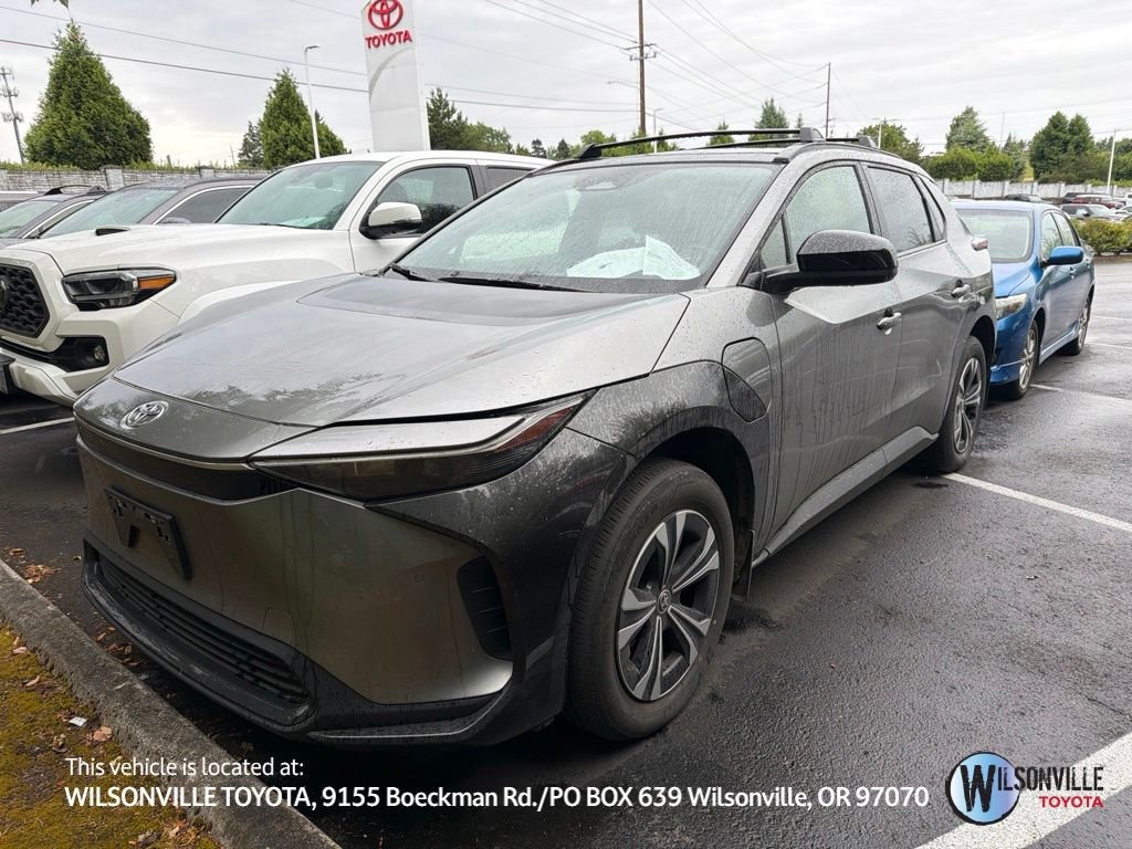 Used 2023  Toyota XLE image 1