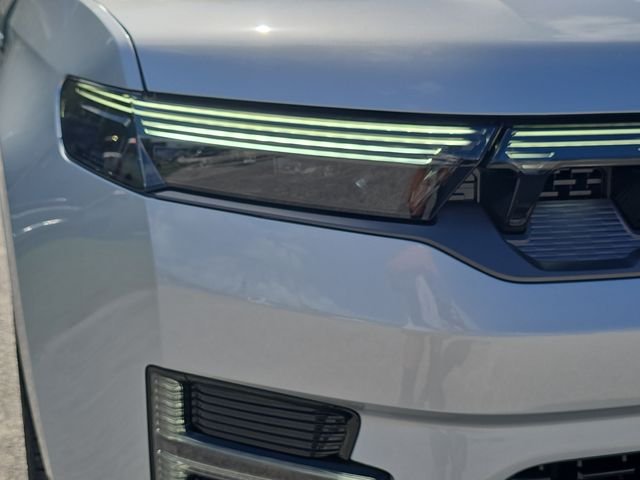 New 2026 Silver-Zynith Exterior Paint Jeep Summit Reserve image 7