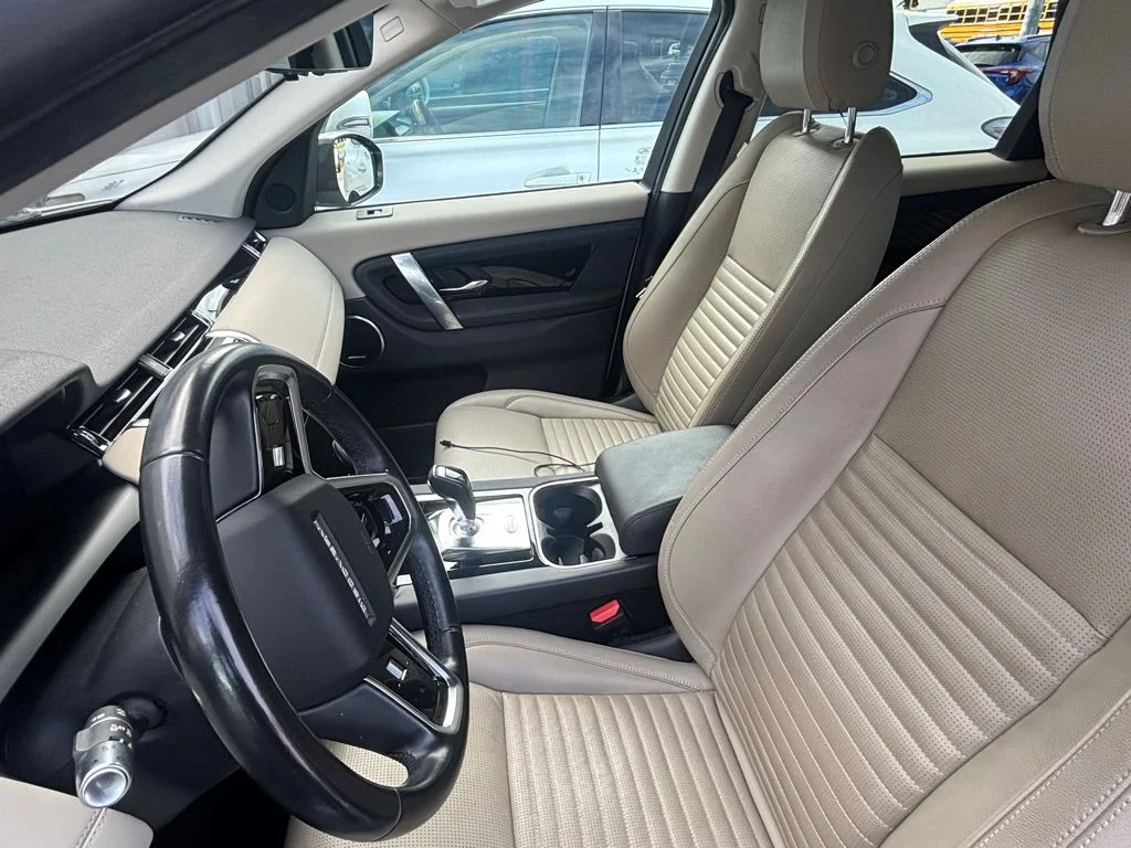 Used 2021 White Land Rover SE image 11
