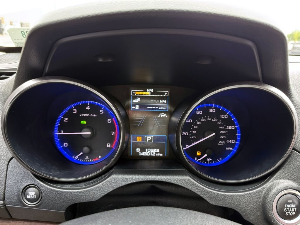 Used 2018 White Subaru 2.5i image 24