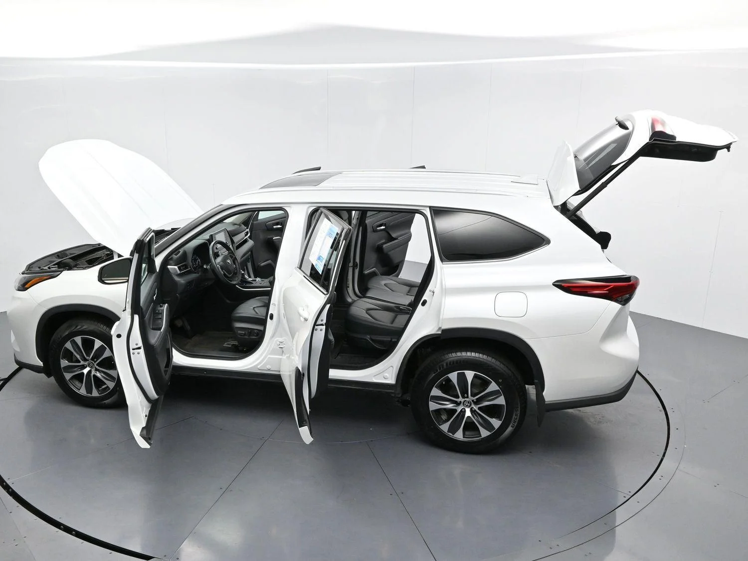 Used 2022 Wind Chill Pearl Toyota XLE image 49