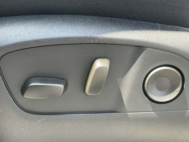New 2025 Summit White GMC Elevation image 14