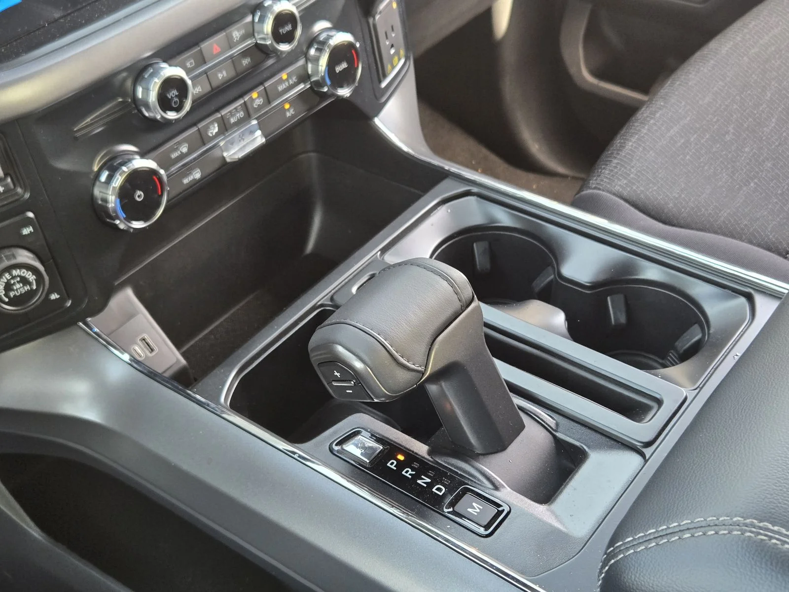 New 2026 Carbonized Gray Metallic Ford XLT image 14