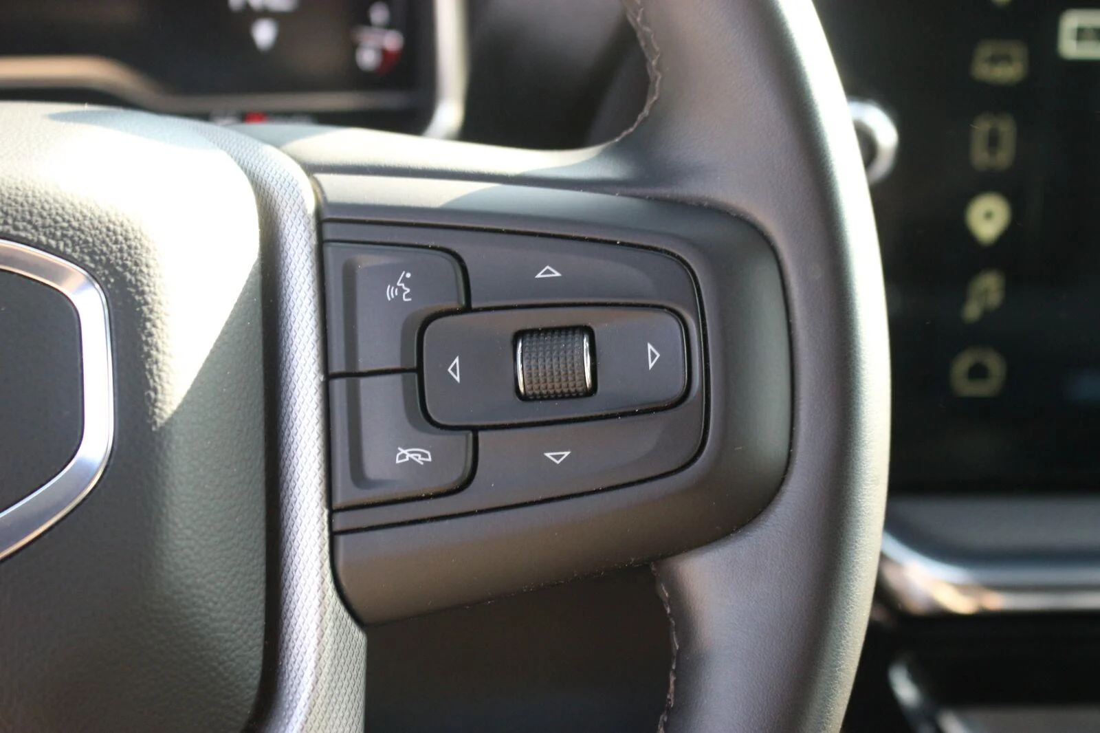 Used 2025 Onyx Black GMC Denali image 17