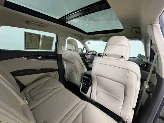 Used 2019 Brown Lincoln Select image 38