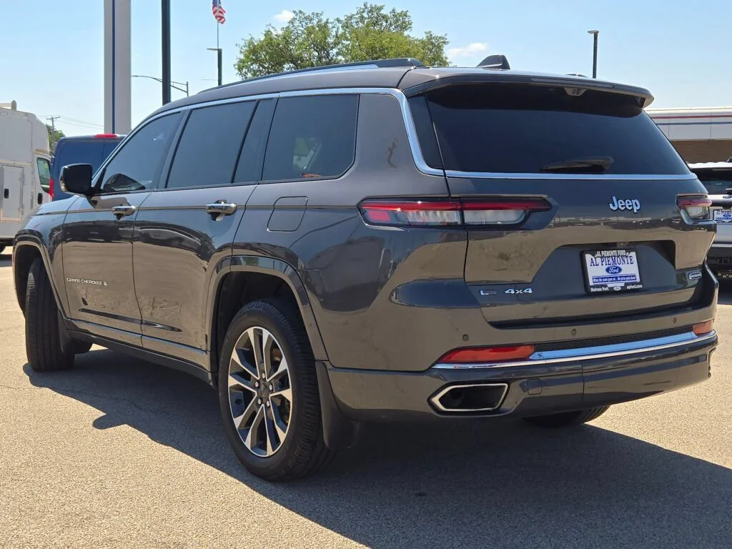 Certified Used 2021 Gray Metallic Jeep Overland image 15