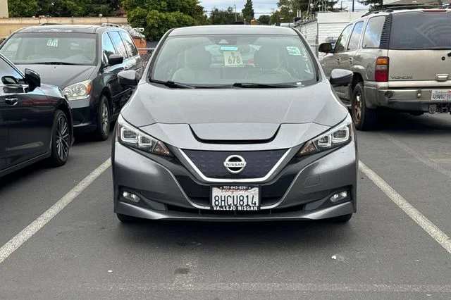 Used 2019 Gun Metallic Nissan SL image 3