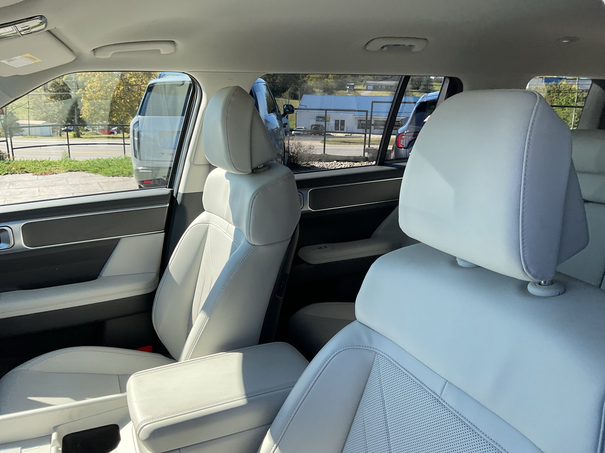 Used 2024 Shimmering Silver Hyundai SEL image 23