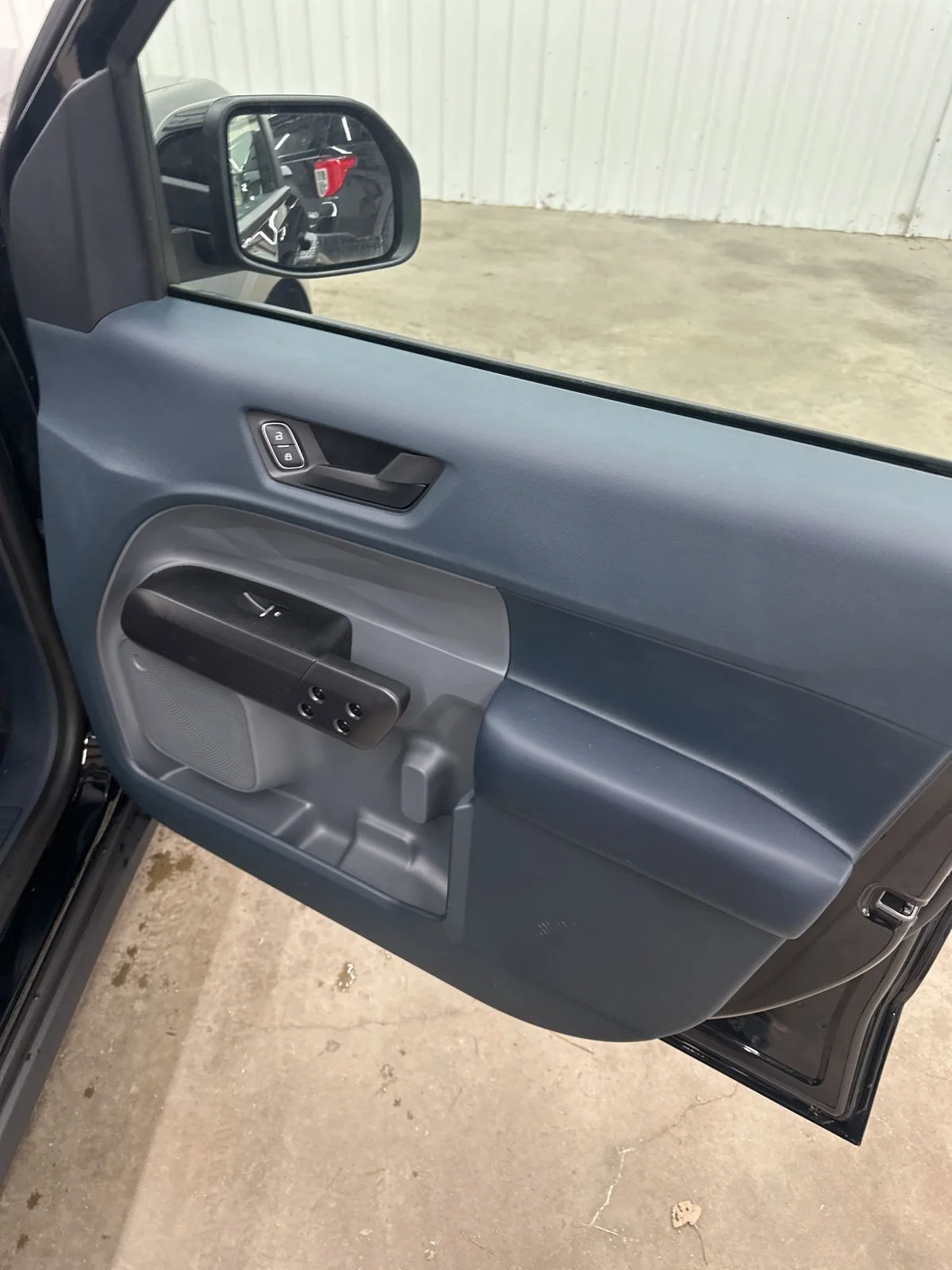 New 2025 Shadow Black Ford XLT image 24