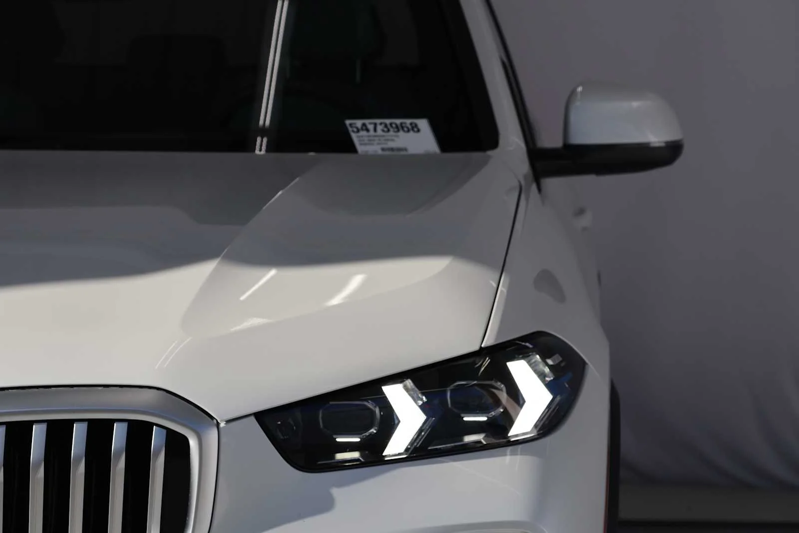 Certified Used 2025 Mineral White Metallic BMW sDrive40i image 4