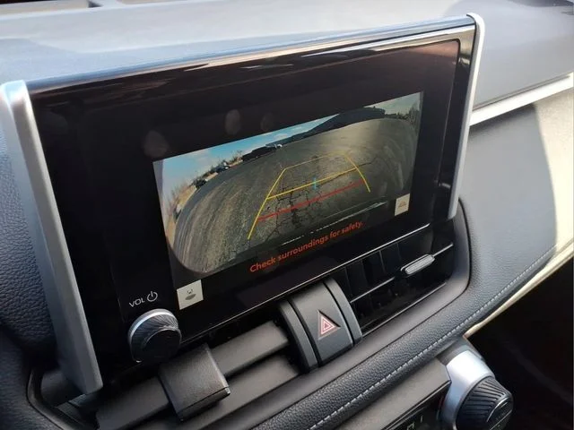 2024 Toyota RAV4 XLE - Photo 10