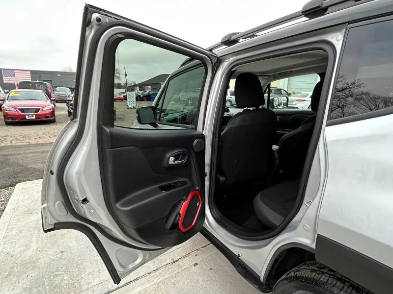 2018 Jeep Renegade Trailhawk - Photo 30