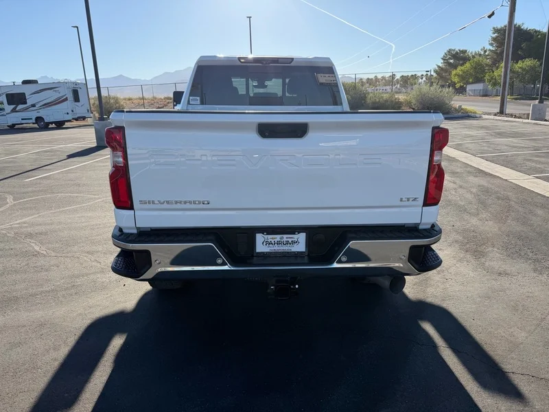 Used 2020 SUMMIT WHITE Chevrolet LTZ image 4