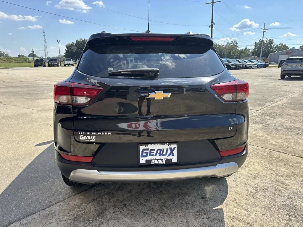 Used 2025 Black Chevrolet LT image 10
