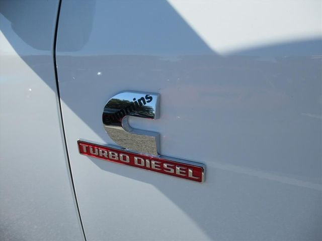 New 2026 Bright White Clear-Coat Exterior Paint RAM Tradesman image 10