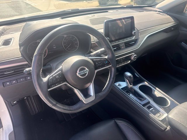 Used 2021 White Nissan 2.5 SL image 14