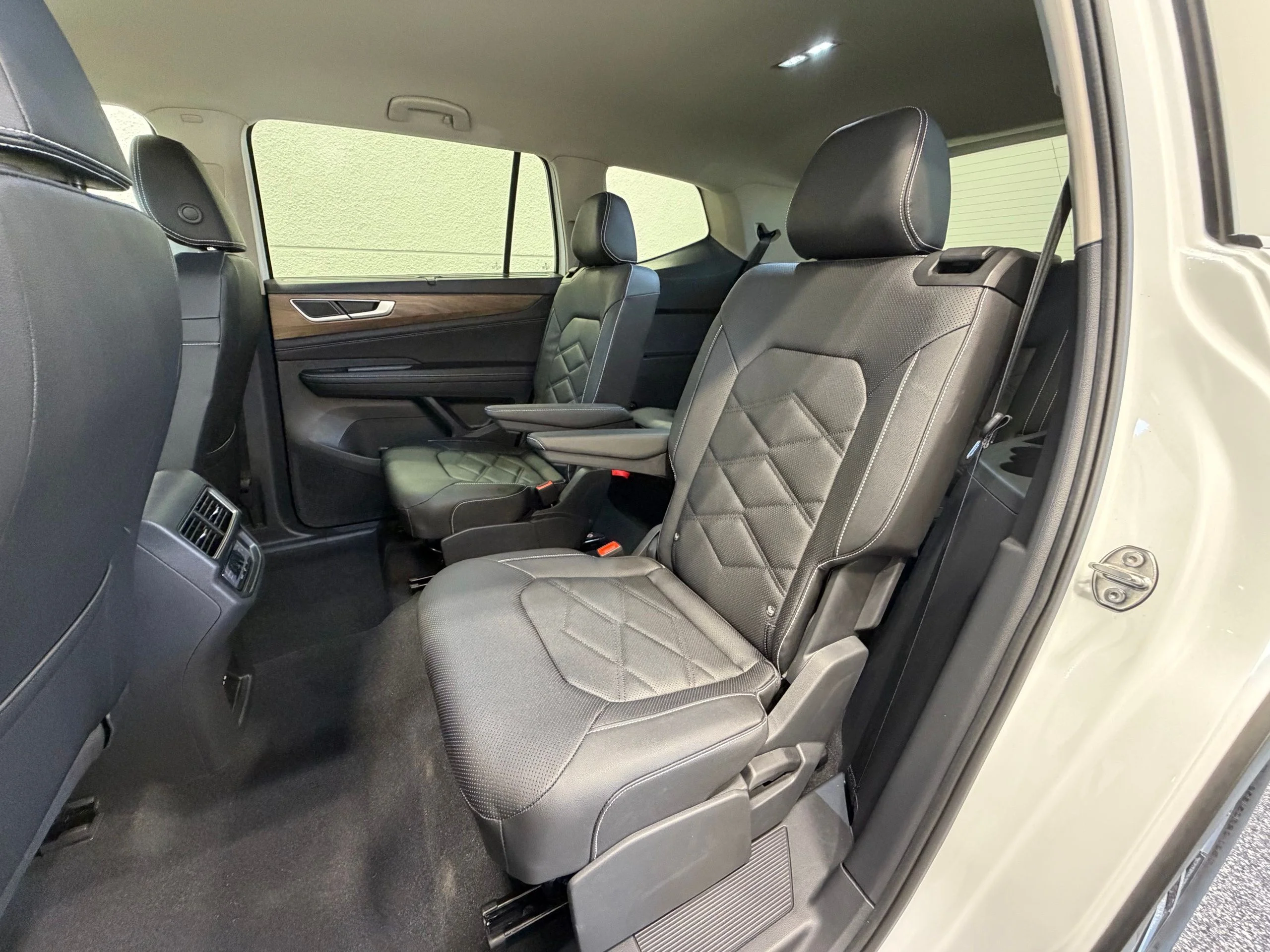 New 2026 White Volkswagen 2.0T SE w/Technology image 22