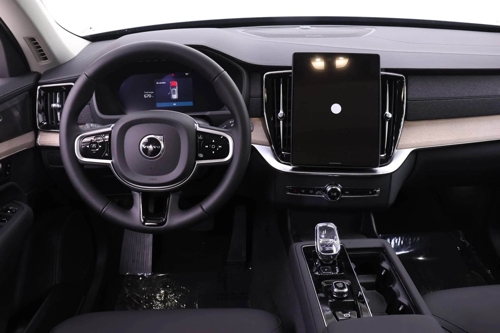 New 2026 Onyx Black Volvo Plus image 8