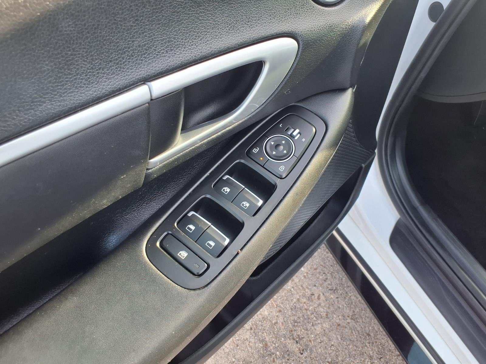 2025 Hyundai Sonata photo 17 of 25