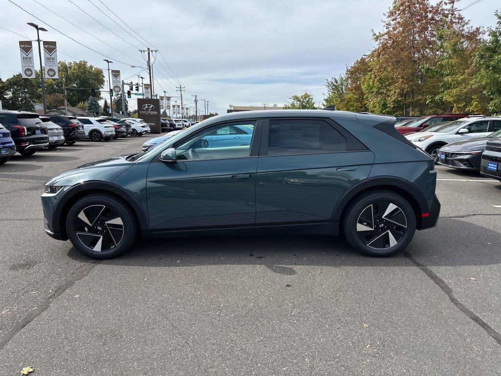 New 2027 Green Hyundai SE Standard Range image 3