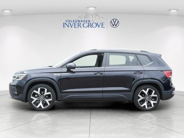 Certified Used 2023 Black Volkswagen 1.5T SEL image 4