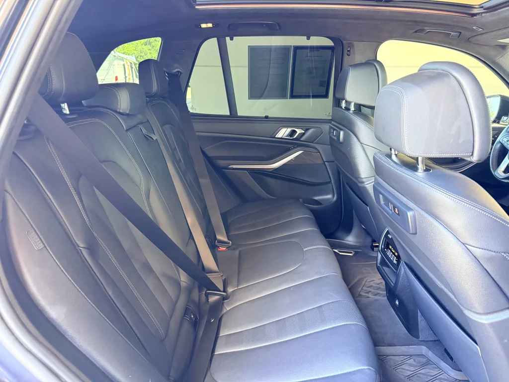 Used 2022 Arctic Grey Metallic BMW xDrive40i image 25