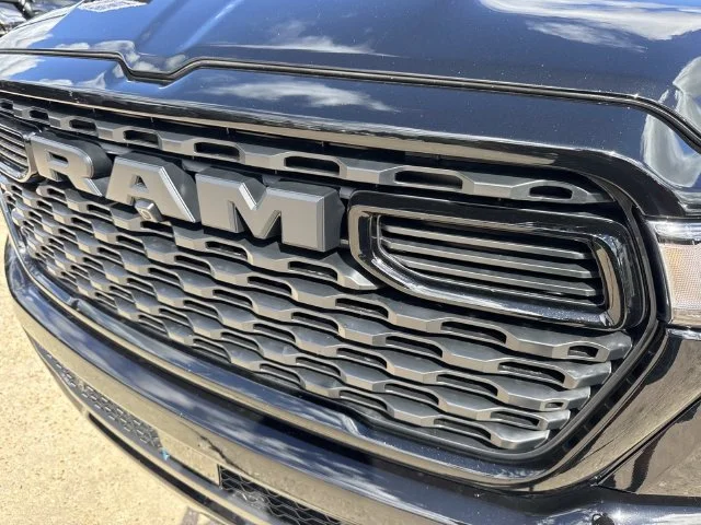 New 2027 Diamond Black Crystal Pearl-Coat Exterior Paint RAM Big Horn/Lone Star image 6