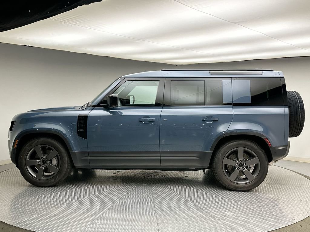 New 2026 Tasman Blue Land Rover S image 2