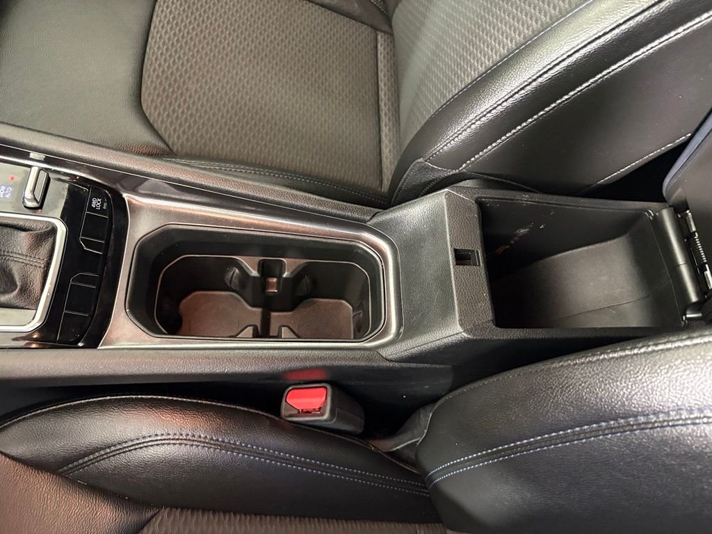 Used 2024 White Jeep Latitude image 31